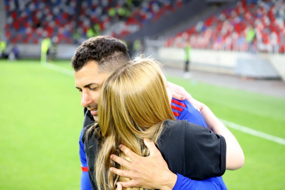Studenta-ultras care salvează vieți » Rebeca, tânăra care a sărit din Peluza Sud pentru a-i acorda primul ajutor fotbalistului prăbușit în Ghencea