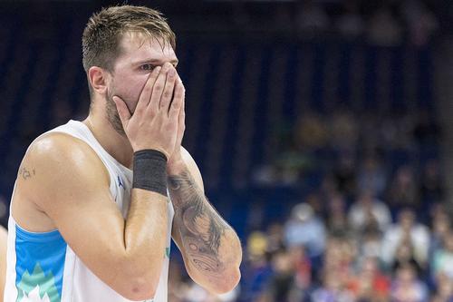 Luka Doncic (24 de ani), vedeta celor de la Dallas Mavericks, va acoperi financiar înmormântările de după masacrul de la Belgrad.