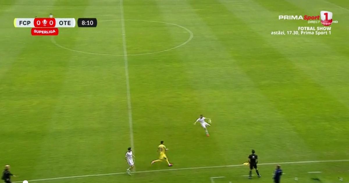 Cadou de Paști! Penalty comic obținut de Petrolul în meciul cu Oțelul » Două greșeli mari în apărarea lui Dorinel Munteanu