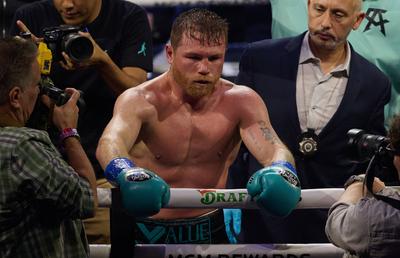 Canelo și-a păstrat centurile unificate la supermijlocie! Momentul care a schimbat soarta luptei cu invincibilul Munguia