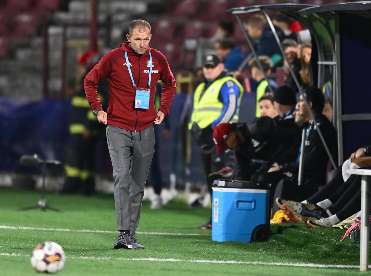 CFR Cluj - Rapid 3-2 » Otele, Sava și geaca-talisman. Dan Petrescu a câștigat norocos 3 puncte imense la revenirea în Gruia