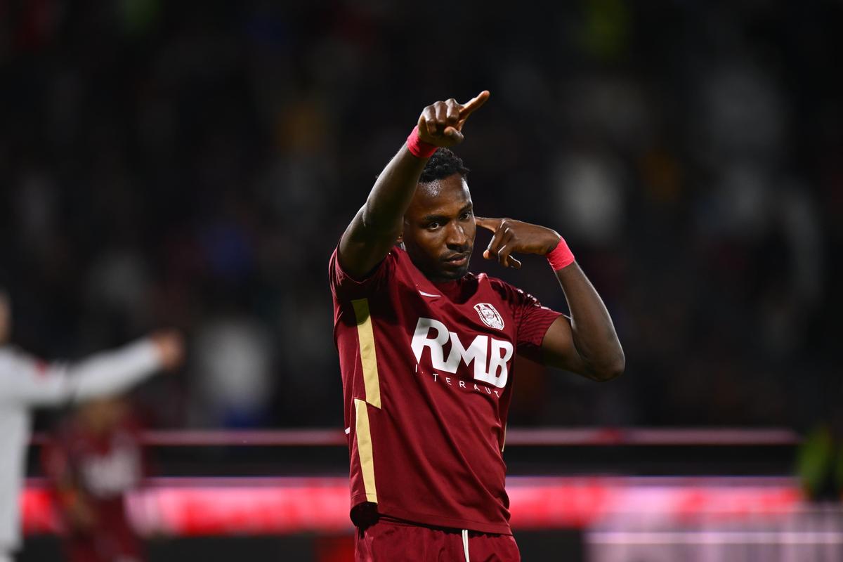 Primul meci, primul cartonaș » Criză de nervi a lui Dan Petrescu la CFR Cluj - Rapid