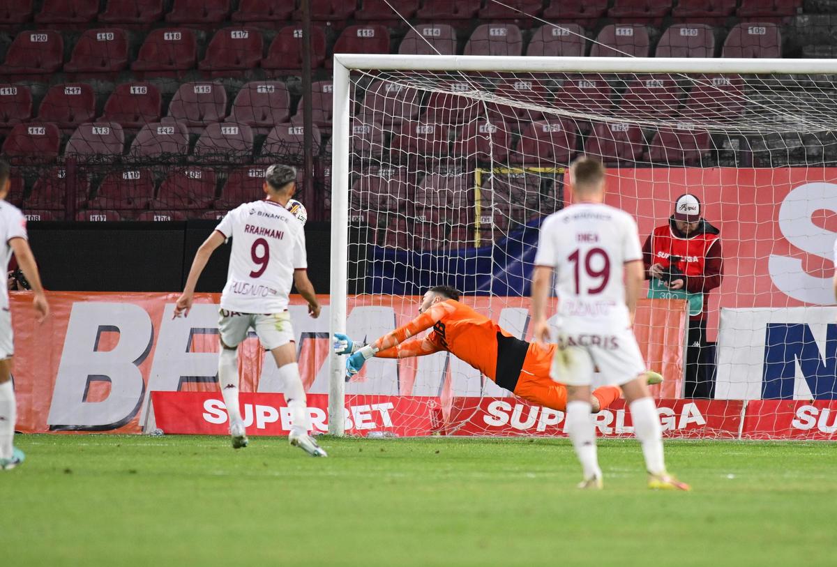 Primul meci, primul cartonaș » Criză de nervi a lui Dan Petrescu la CFR Cluj - Rapid