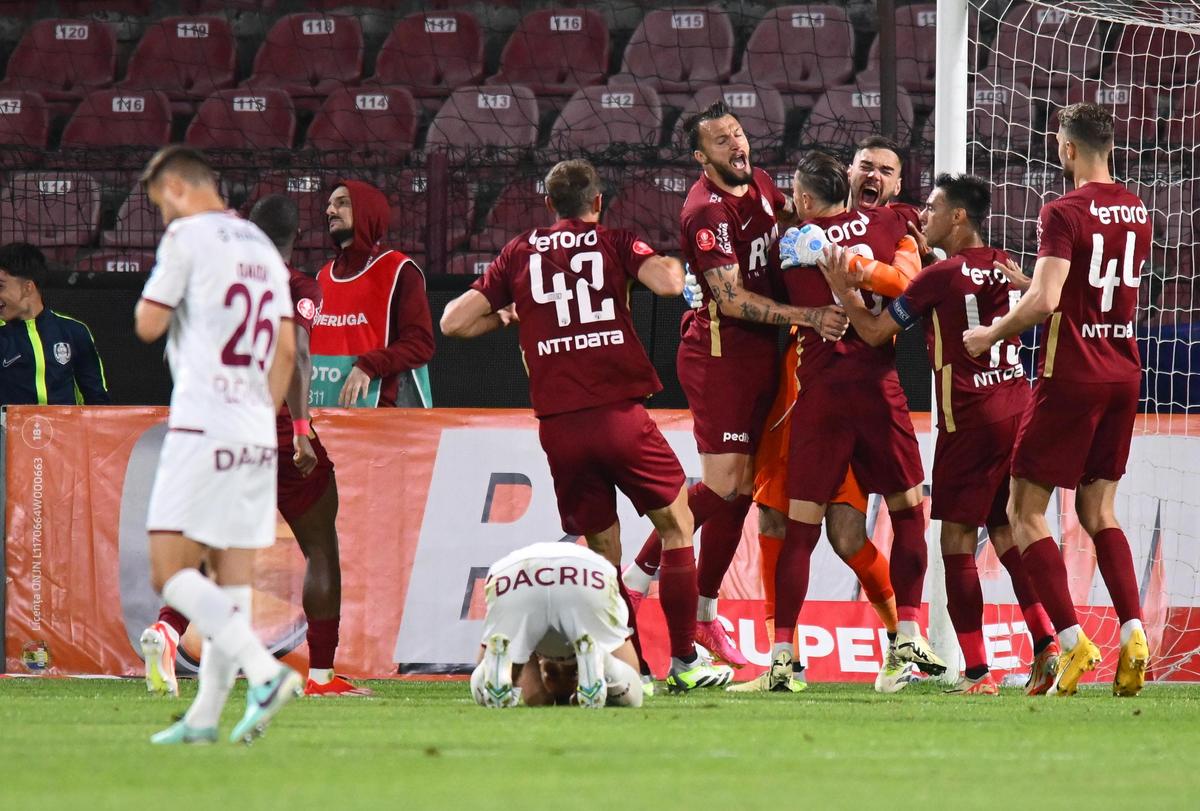 Primul meci, primul cartonaș » Criză de nervi a lui Dan Petrescu la CFR Cluj - Rapid