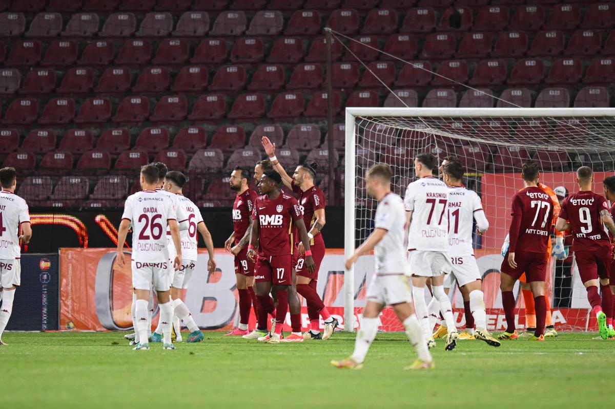 Primul meci, primul cartonaș » Criză de nervi a lui Dan Petrescu la CFR Cluj - Rapid
