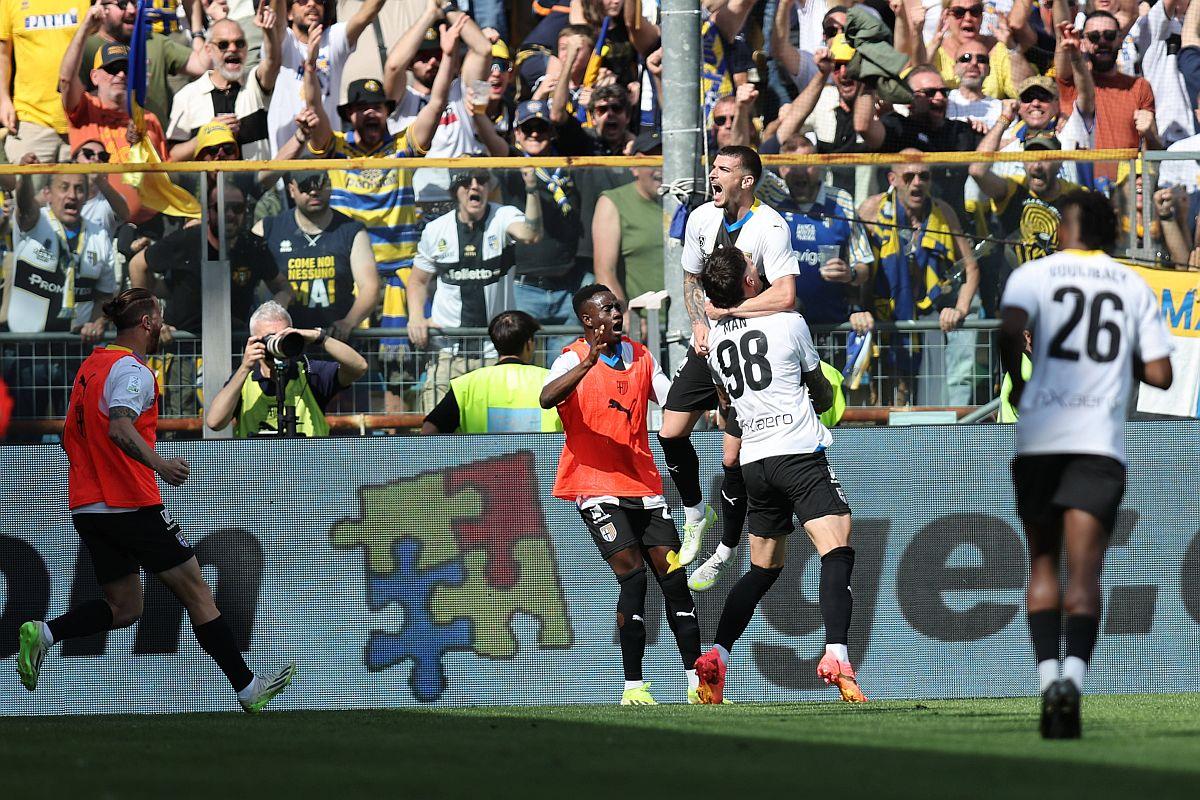 Pătrundere superbă a lui Dennis Man încheiată cu golul lui Valentin Mihăilă, în Parma - Cremonese