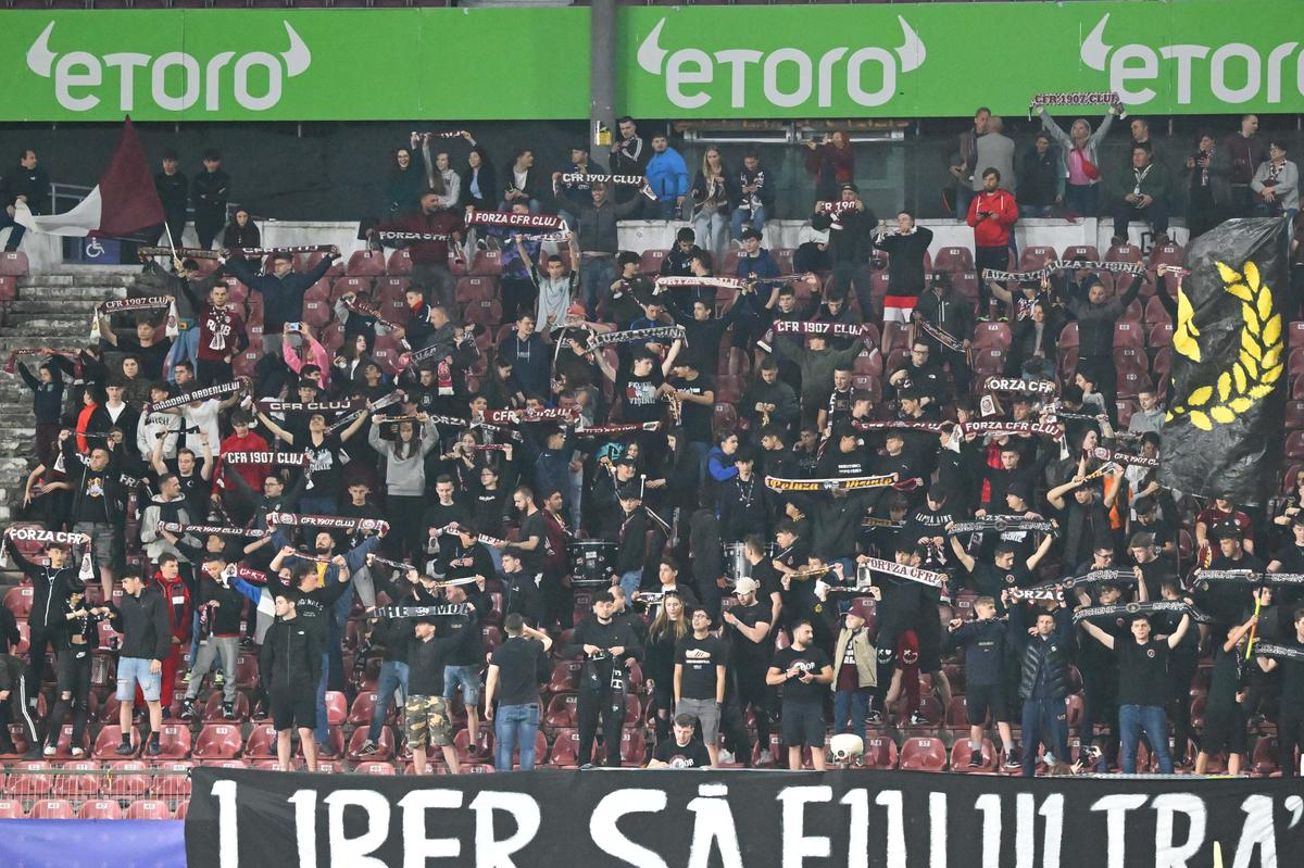 CFR Cluj - Rapid 3-2 » Otele, Sava și geaca-talisman. Dan Petrescu a câștigat norocos 3 puncte imense la revenirea în Gruia