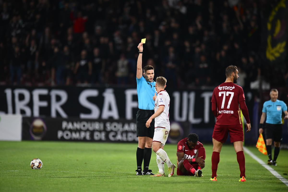 Primul meci, primul cartonaș » Criză de nervi a lui Dan Petrescu la CFR Cluj - Rapid