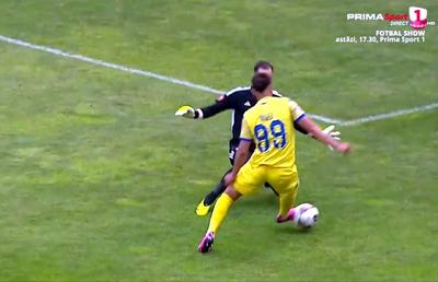 Cadou de Paști! Penalty comic obținut de Petrolul în meciul cu Oțelul » Două greșeli mari în apărarea lui Dorinel Munteanu