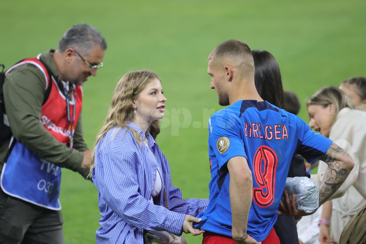 Love is in the air » Antonia și Daniel Bîrligea, momente tandre la finalul meciului FCSB - Dinamo