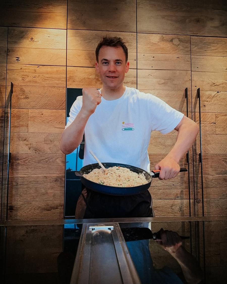 Manuel Neuer n-a venit la petrecerea lui Bayern. A găsit risotto, acasă! / Foto: Instagram Leverkusen i-a stricat petrecerea lui Bayern » Doar 4 jucători la restaurant, Neuer a gătit acasă!