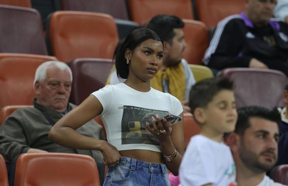 Soția lui Ngezana a atras din nou toate privirile pe Arena Națională » Cum a apărut la derby: detaliile surprinse în tribune