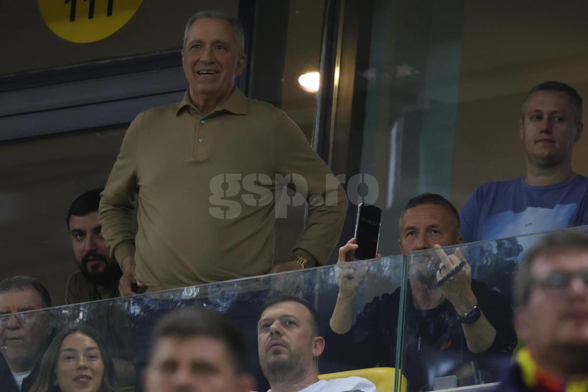 MM Stoica arată degetul mijlociu la finalul derby-ului FCSB - Dinamo
