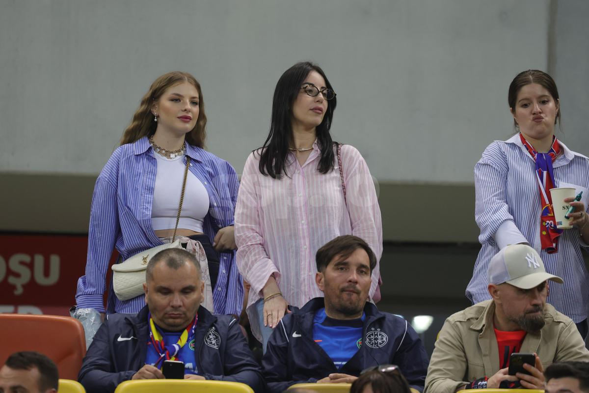 Love is in the air » Antonia și Daniel Bîrligea, momente tandre la finalul meciului FCSB - Dinamo