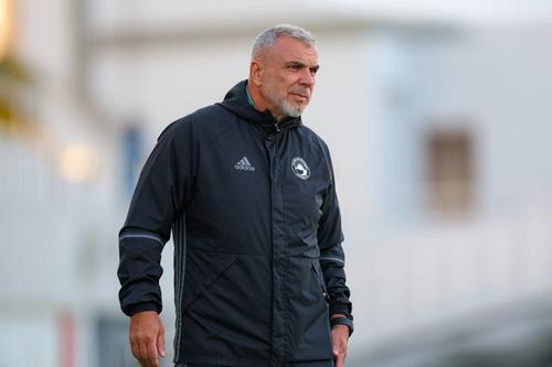 Cosmin Olăroiu, antrenorul lui Al Sharjah, în Emirate/ foto: X @SharjahFC