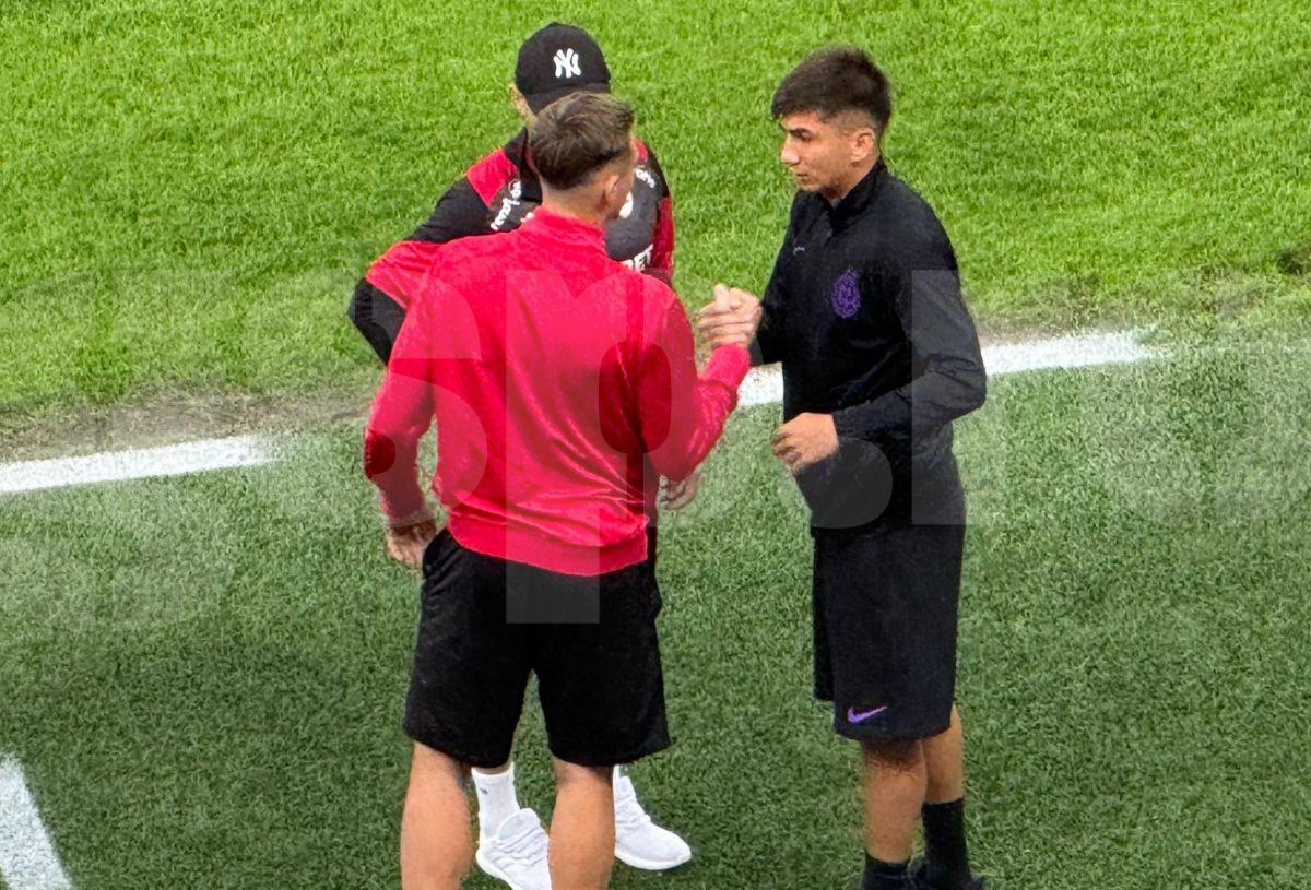 E un semn? Ce făcea Alexandru Musi cu fotbaliștii lui Dinamo, înaintea derby-ului cu FCSB