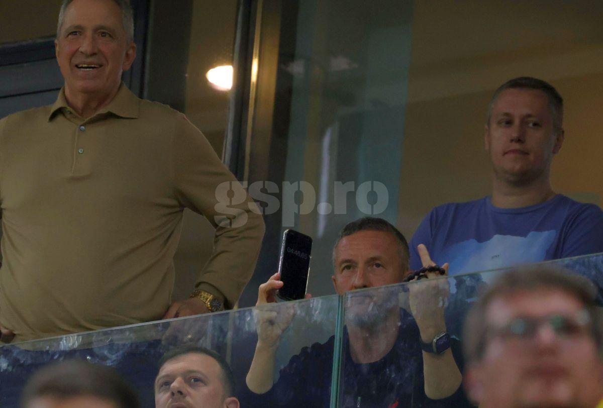 Dezlănțuit și vulgar! Mihai Stoica, gesturi obscene cu mătăniile la mână, imediat după FCSB - Dinamo!
