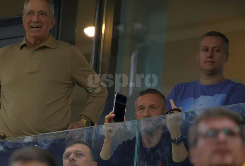 Gestul vulgar al lui Mihai Stoica / FOTO: GSP.ro