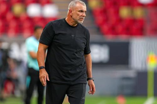 Cosmin Olăroiu // Sursă foto: facebook.com/OfficialSharjahFC