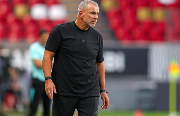 Cosmin Olăroiu, așa cum rar poate fi văzut » A „tunat” în conferință: „Cum să te comporți în halul ăsta?!”