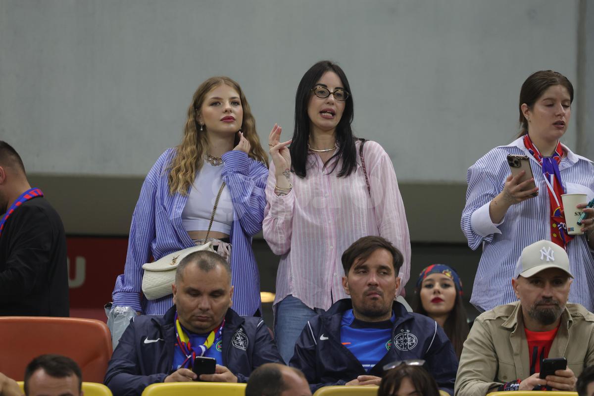 Love is in the air » Antonia și Daniel Bîrligea, momente tandre la finalul meciului FCSB - Dinamo