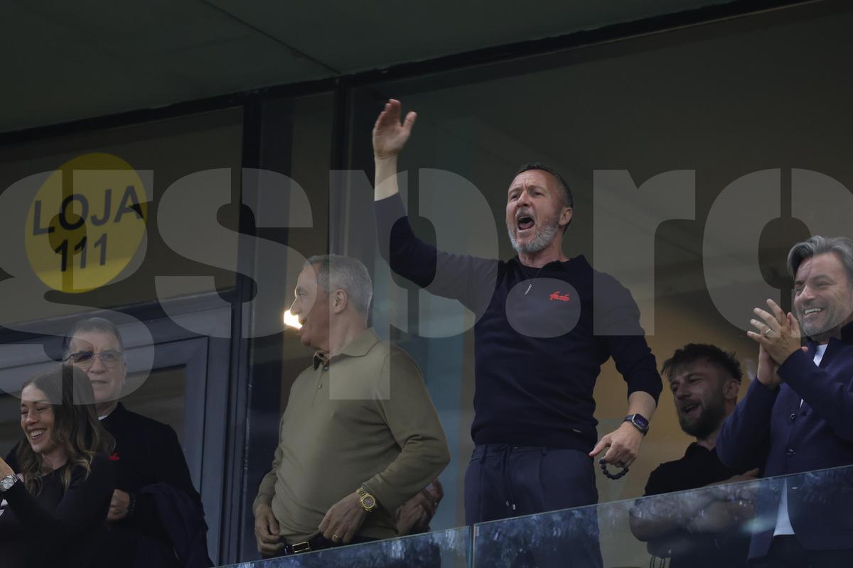 MM Stoica s-a luat de Caparco și Balaj după victoria cu Dinamo: „Așa e când te faci că muncești pe la emisiuni, dar stai acasă să mănânci ouă când echipa ta joacă meci de titlu”