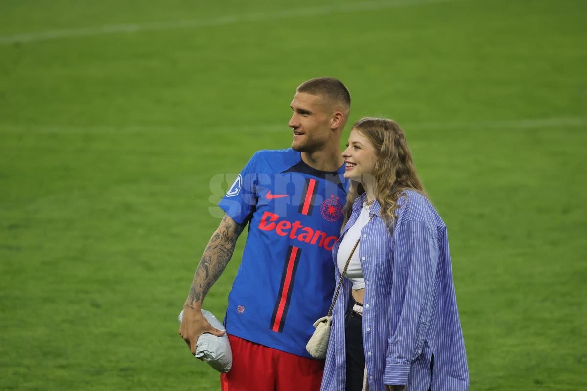 Love is in the air » Antonia și Daniel Bîrligea, momente tandre la finalul meciului FCSB - Dinamo