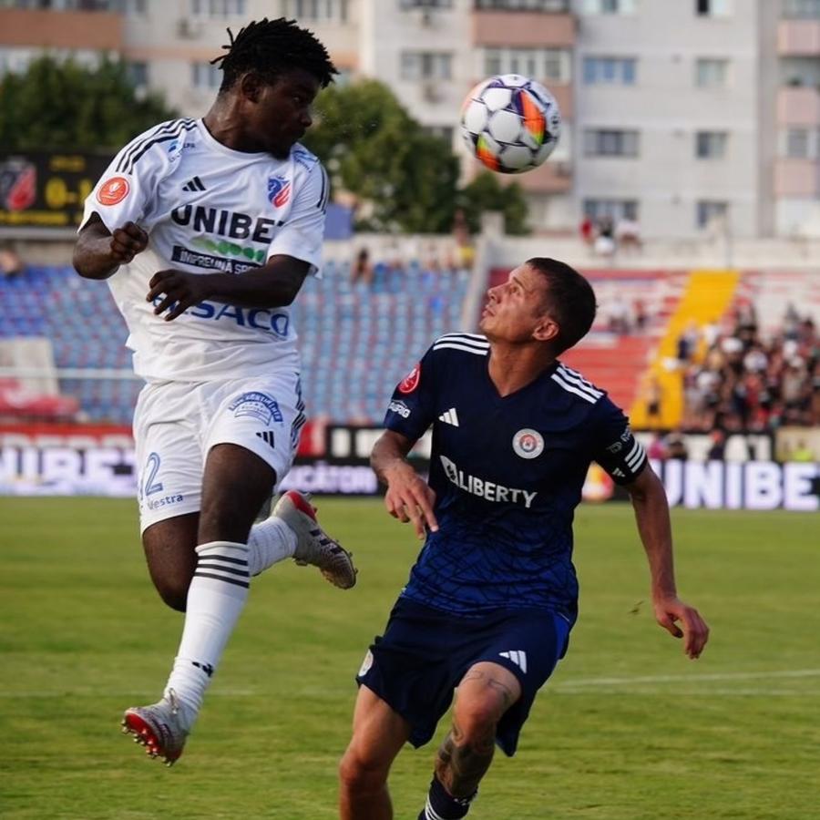 Adams Friday a devenit unul dintre jucătorii de bază ai lui FC Botoșani, ochit de granzii Ligii 1 Povestea impresionantă a africanului din Liga 1: „Am crescut într-un ghetou, printre băieți răi, droguri și violențe” » Cum a luptat cu dificultățile din România: „Asta e mentalitatea mea!”