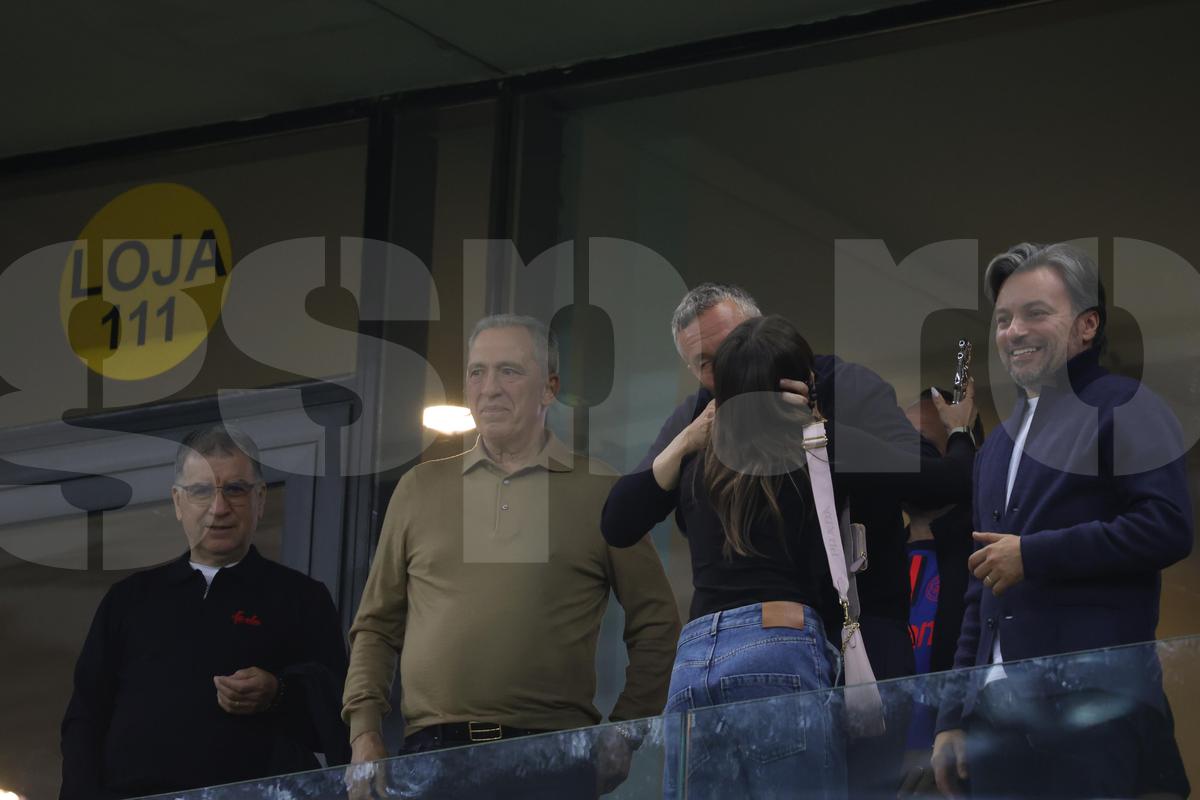 MM Stoica s-a luat de Caparco și Balaj după victoria cu Dinamo: „Așa e când te faci că muncești pe la emisiuni, dar stai acasă să mănânci ouă când echipa ta joacă meci de titlu”