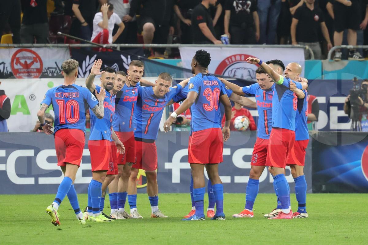 „Mă surprinde!” » Antrenorul străin dat pe spate de fotbalistul în vogă de la FCSB: „Greu să-l scoți de acolo”