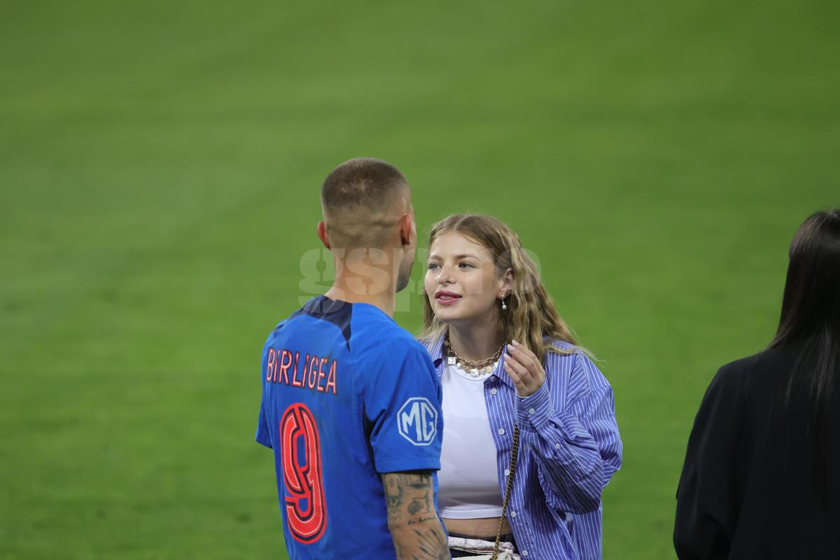 Love is in the air » Antonia și Daniel Bîrligea, momente tandre la finalul meciului FCSB - Dinamo