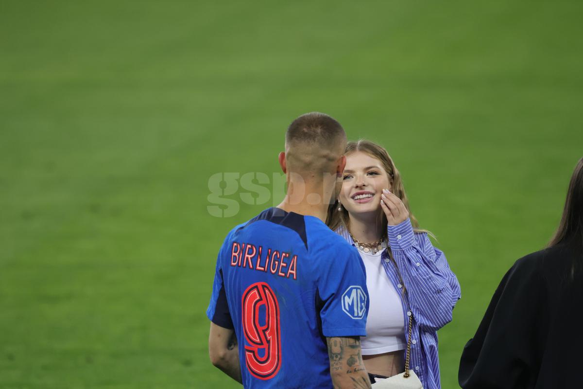 Love is in the air » Antonia și Daniel Bîrligea, momente tandre la finalul meciului FCSB - Dinamo