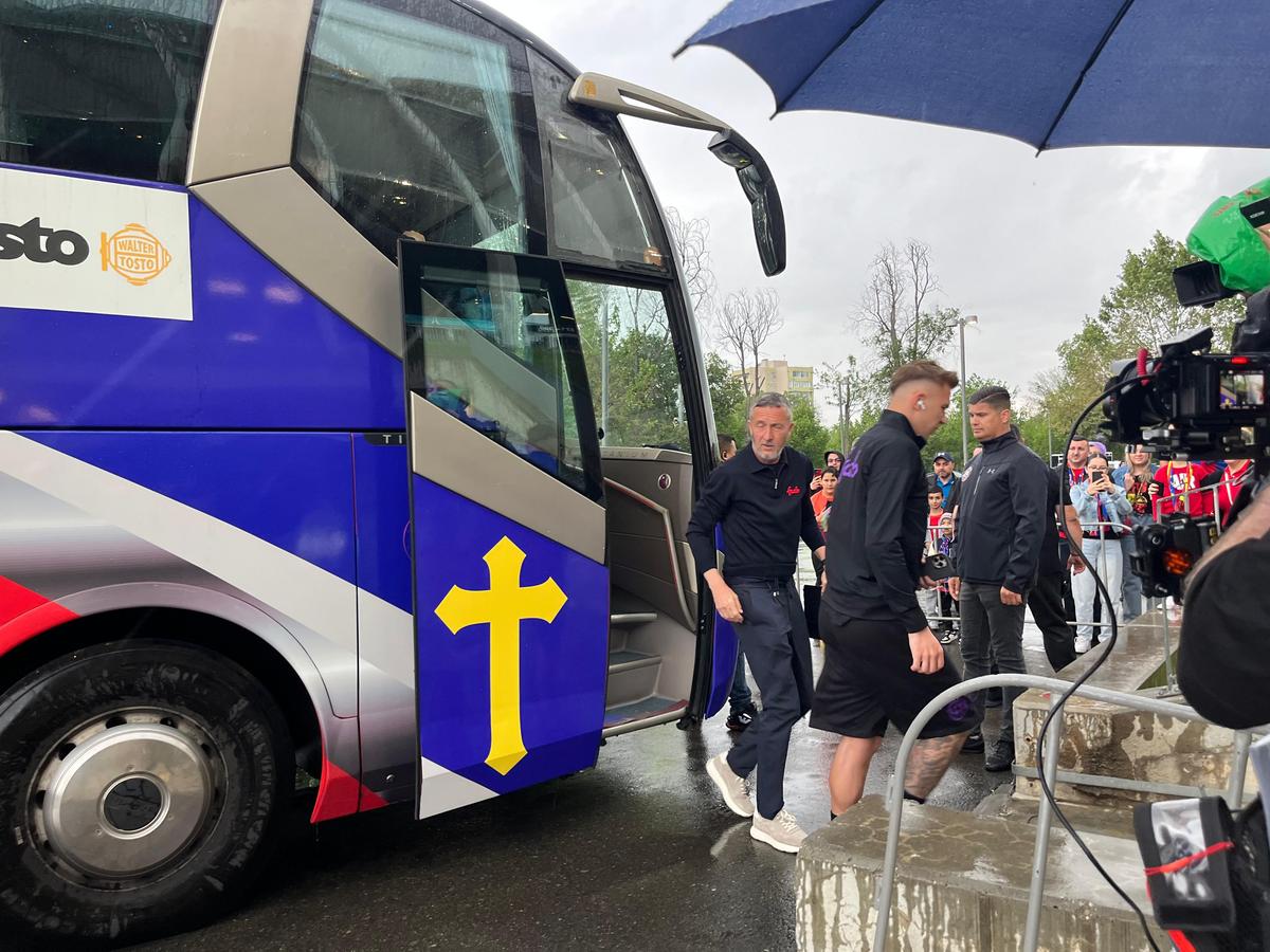 FCSB - Dinamo: sosire echipe