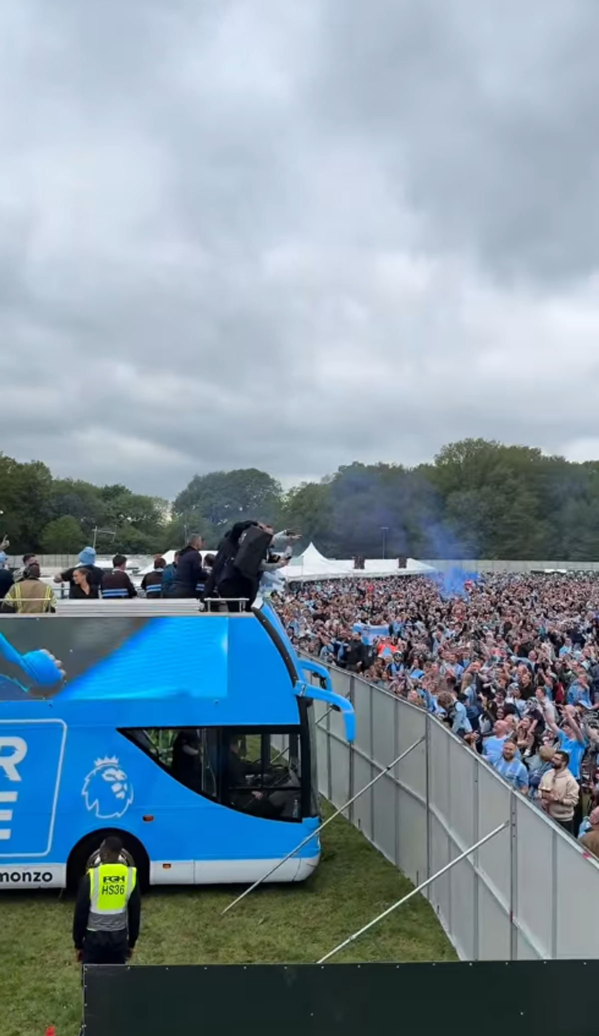 Peste 50.000 de suporteri au sărbătorit promovarea în Premier League, după 25 de ani