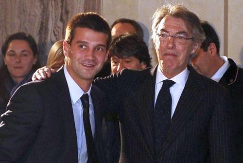 Massimo Moratti și Cristi Chivu, în perioada în care primul era președintele clubului, iar celălalt juca în defensiva lui Inter