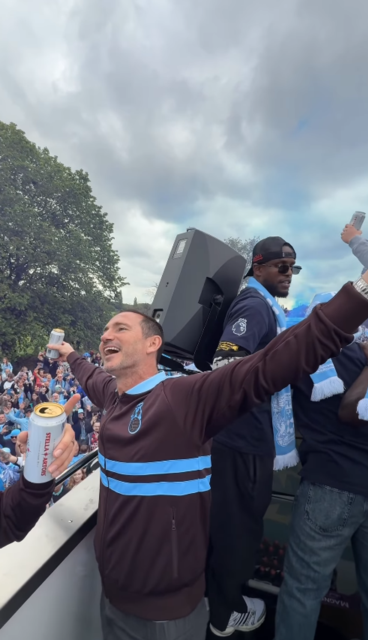 Peste 50.000 de suporteri au sărbătorit promovarea în Premier League, după 25 de ani