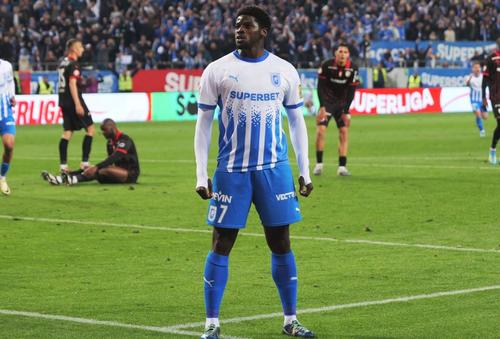 Steven Nsimba, (29 de ani), atacantul Universității Craiova