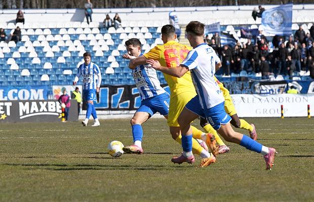 7 fotbaliști refuză să facă deplasarea pentru următorul meci!