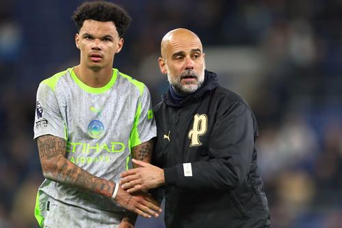 Pep Guardiola, siderat. În 13 minute, după pauză, Manchester City a primit 3 goluri / Foto: Imago