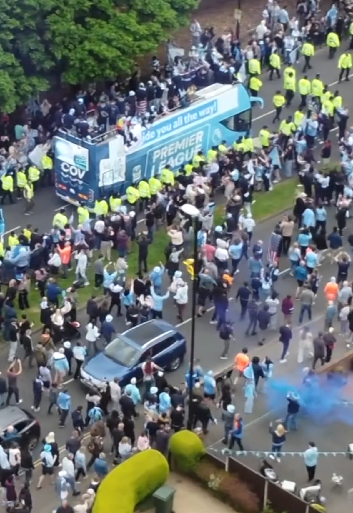Peste 50.000 de suporteri au sărbătorit promovarea în Premier League, după 25 de ani