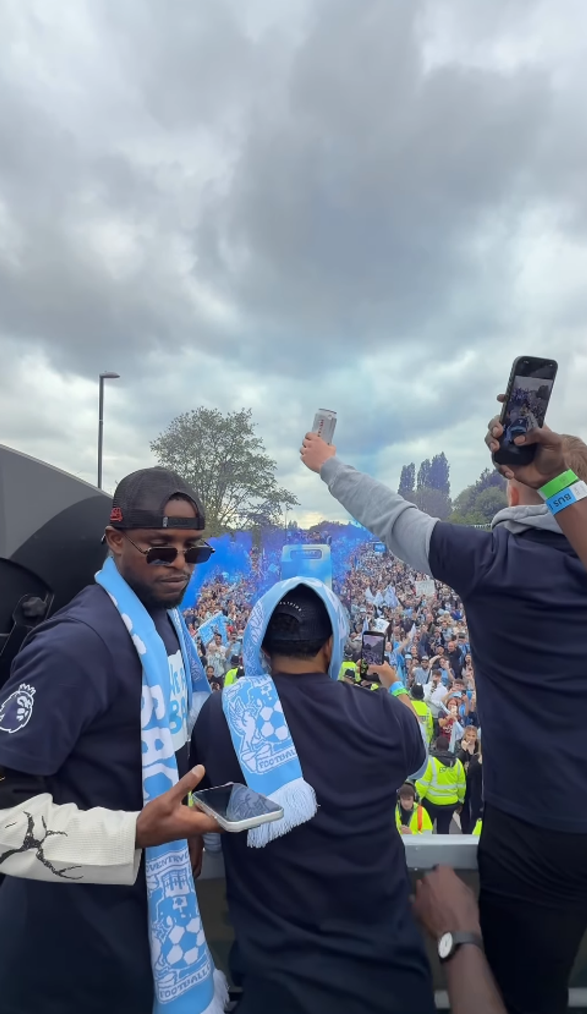 Peste 50.000 de suporteri au sărbătorit promovarea în Premier League, după 25 de ani