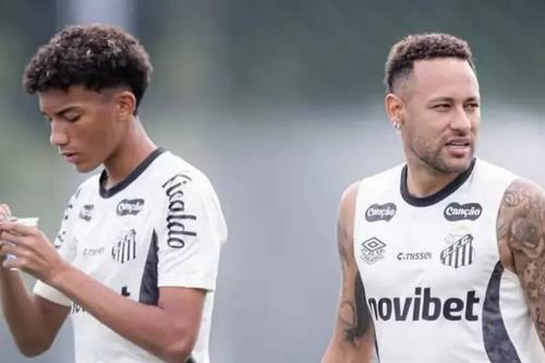 Robinho jr și Neymar, în timpul unui antrenament