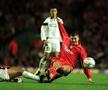 Constantin Schumacher în duel cu Steven Gerrard.