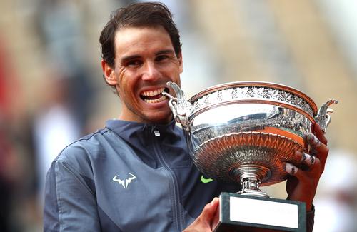 Rafael Nadal cu trofeul de la Paris în 2019 FOTO Guliver/GettyImages