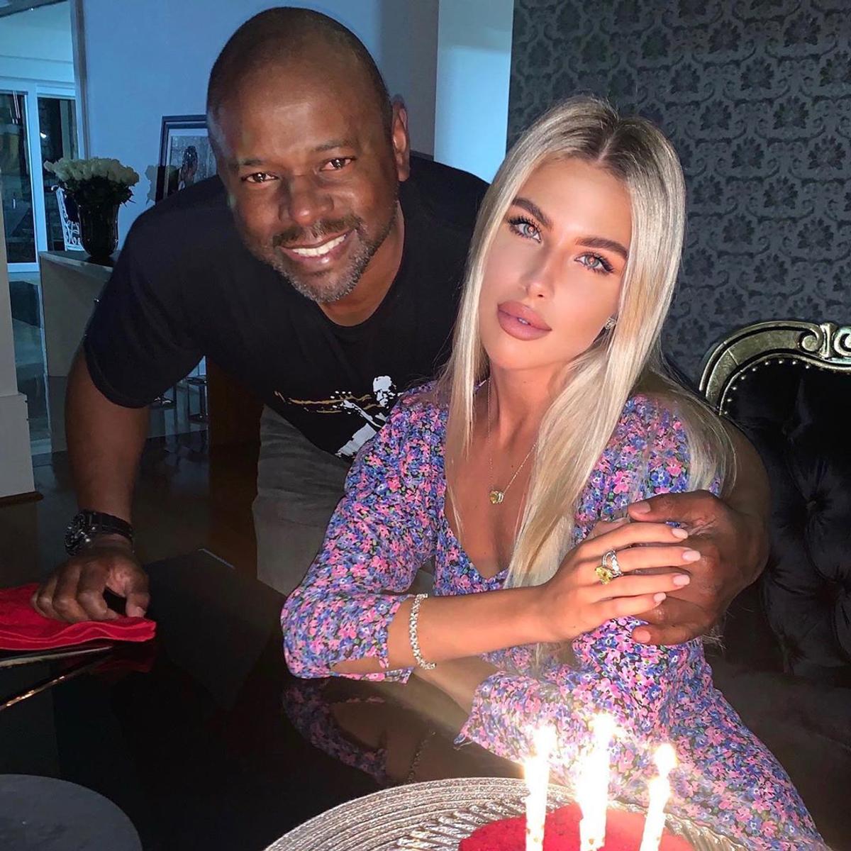 Splendida soție a fotbalistului descoperit de Lucescu, hărțuită și amenințată cu moartea!