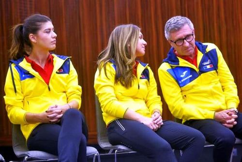 Simona Halep și Sorana Cîrstea, la o acțiune a echipei de Fed Cup. FOTO: Arhivă GSP