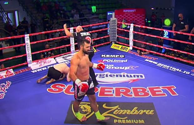 Andrei Stoica l-a spulberat pe Pavel Voronin în meciul decisiv! KO după două minute!
