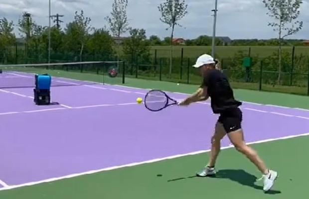 Simona Halep a revenit pe teren după accidentare! Mesaj categoric: „Mi-am dat seama ce simt pentru tenis! Mi-am dat seama cât sunt de puternică”