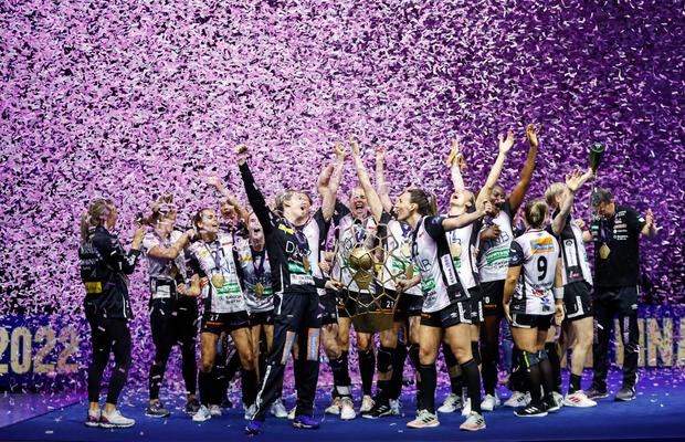 Campioană în infern » Kristiansand învinge pe terenul lui Gyor, în fața a peste 15.000 de oameni, și câștigă a doua oară consecutiv trofeul Ligii Campionilor