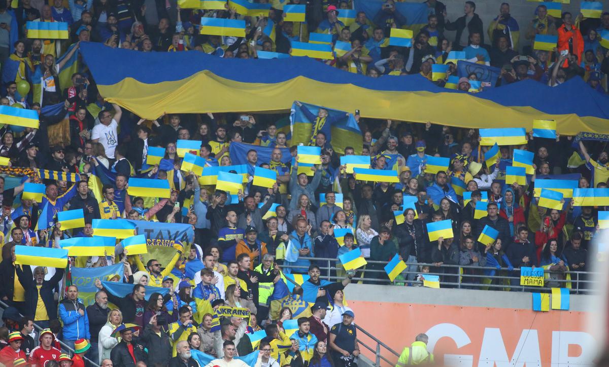 Căpitanul a rupt inima Ucrainei » Autogolul lui Yarmolenko a trimis-o pe Țara Galilor la Mondial, în ploaia torențială de la Cardiff